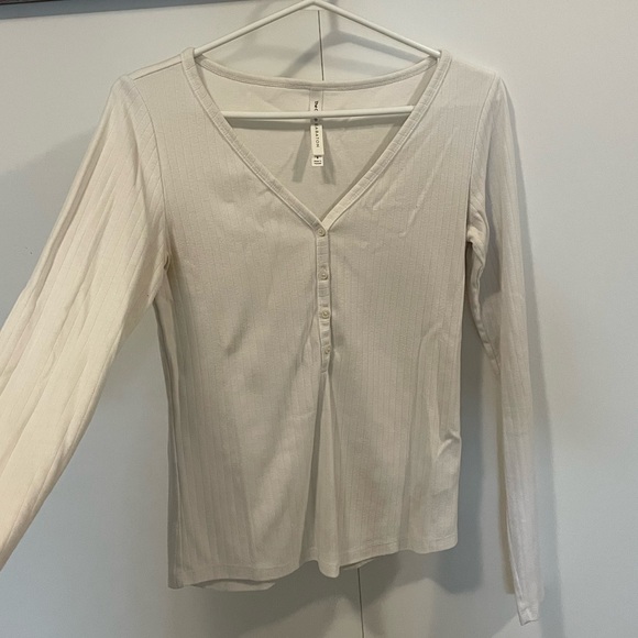 Aritzia Babaton white longsleeve - Picture 4 of 4